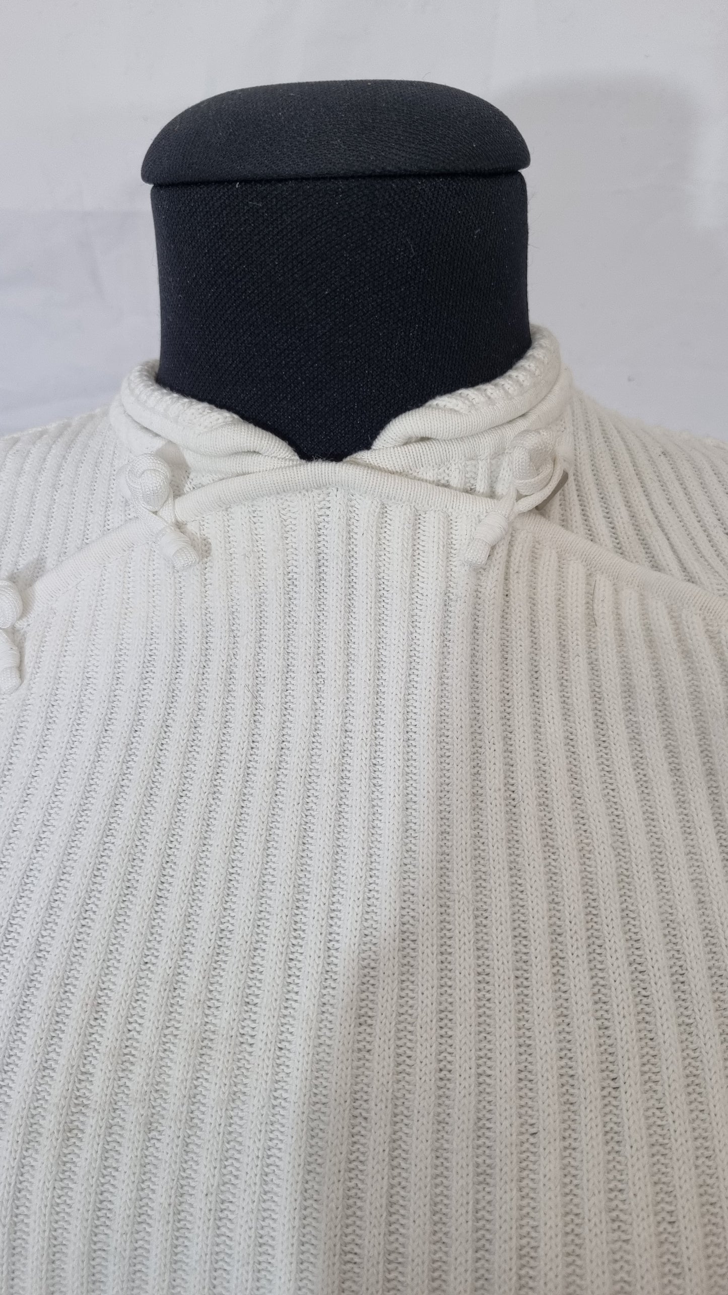 Top Salvatore Ferragamo cotone bianco corto senza maniche chiusura rana orientale tg S